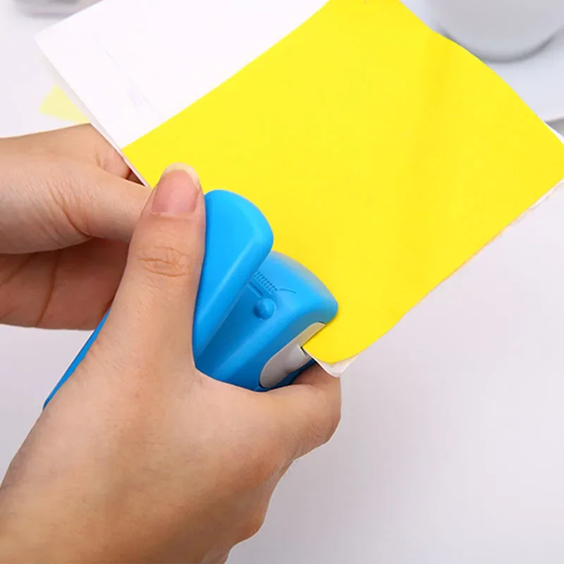 Creativo Staple-Free Cucitrice Ufficio di Colore Della Caramella Scuola  Studente di Cancelleria File di Carta Macchine E Attrezzature Per  Fascicolazione Pinzatura Strumenti di Forniture - AliExpress