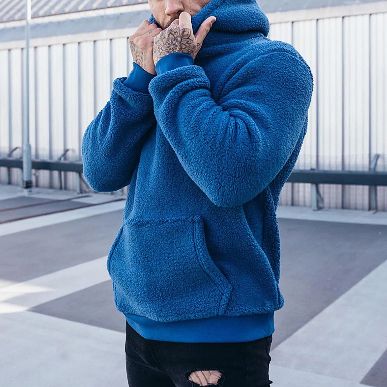 

2023 Men's Autumn And Winter Soft Comfortable Fleece Warm Hoodies Simple Fashion Solid Color Letter Label Pullover Sweatshirt