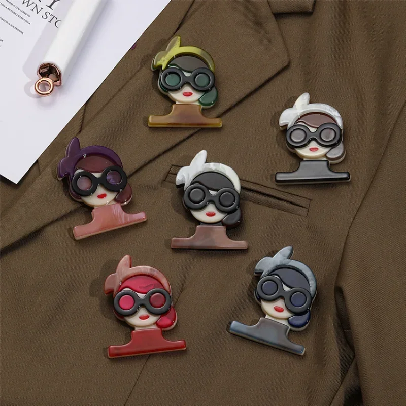 

2023 New Acrylic Wearing Glasses Modern Girl Brooches for Women 5-Colors Fashion Backpack Pin Accessories Gift Free Shipping