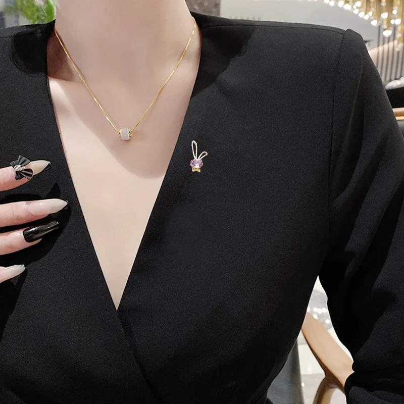 Blucome Cartoon Sweet Cute Inlaid Artificial Yellow and White Crystal Big-eared Rabbit Brooch Animal Small Pin