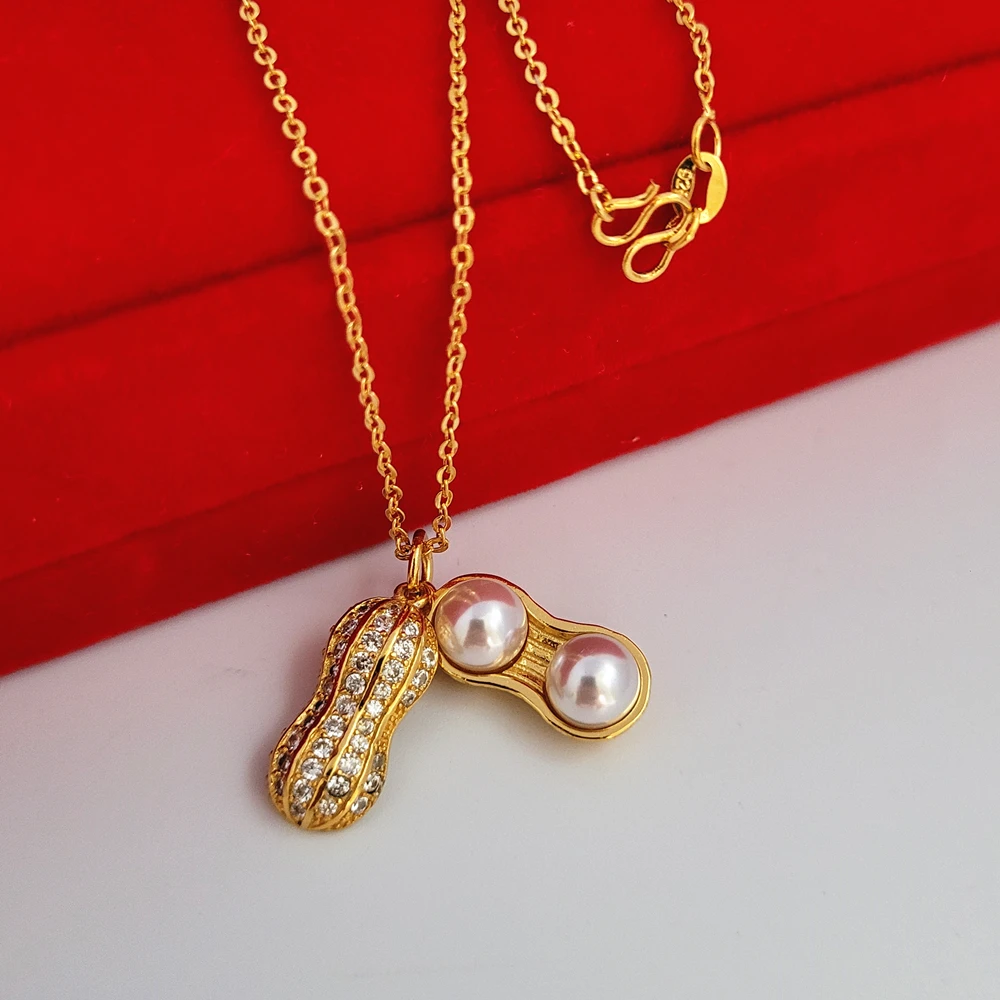Cadena De Plata Elegante De Lujo Con Colgante De Perlas Aislado Sobre Fondo Blanco Vista Superior 36659743
