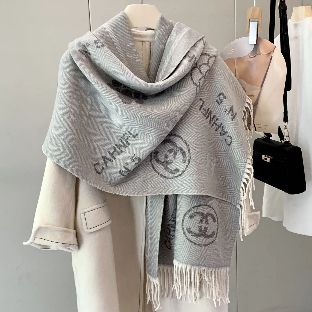Women's Scarf Versatile All-Season Air-Conditioned Room High-End Feelings Shawl Office Nap Warm Cover Blanket Neck Warmer - Image 4