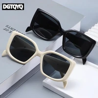Nouvelles Lunettes de Soleil de Luxe Premium 2026 – Marque Designer Noire – Modèle Triangle avec Étiquette Dorée – Lunettes Carrées pour Hommes et Femmes 2