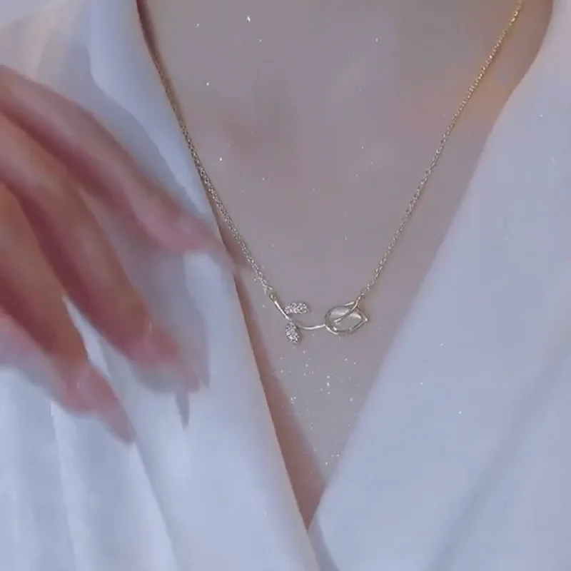 Light luxury fashion tulip flower necklace for women, pendant