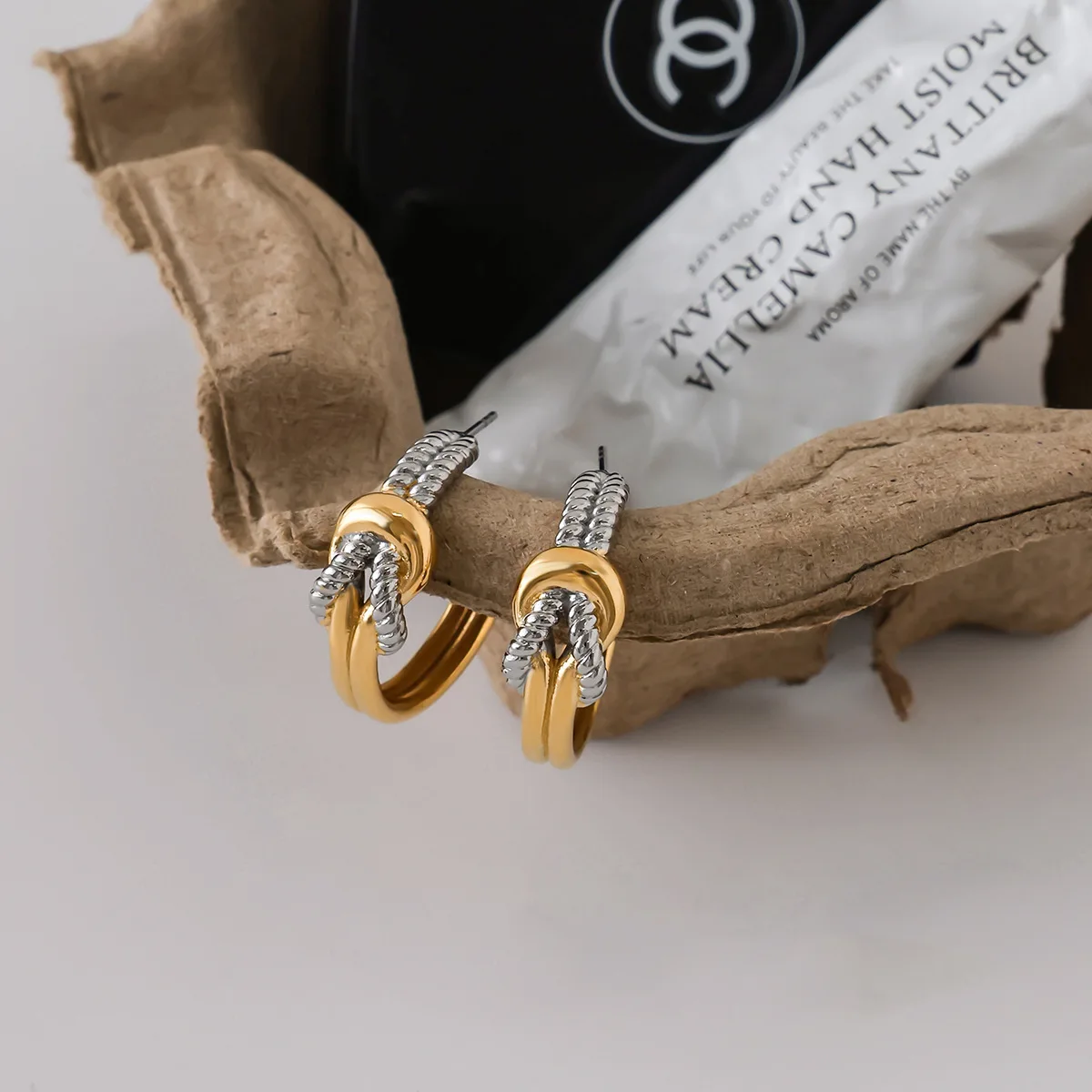 18K Gold Plated Spiral Knot Shape Hoop Earrings Double Layered Metal C-shape Geometric Ear Huggie Stainless Steel Jewelry Aretes