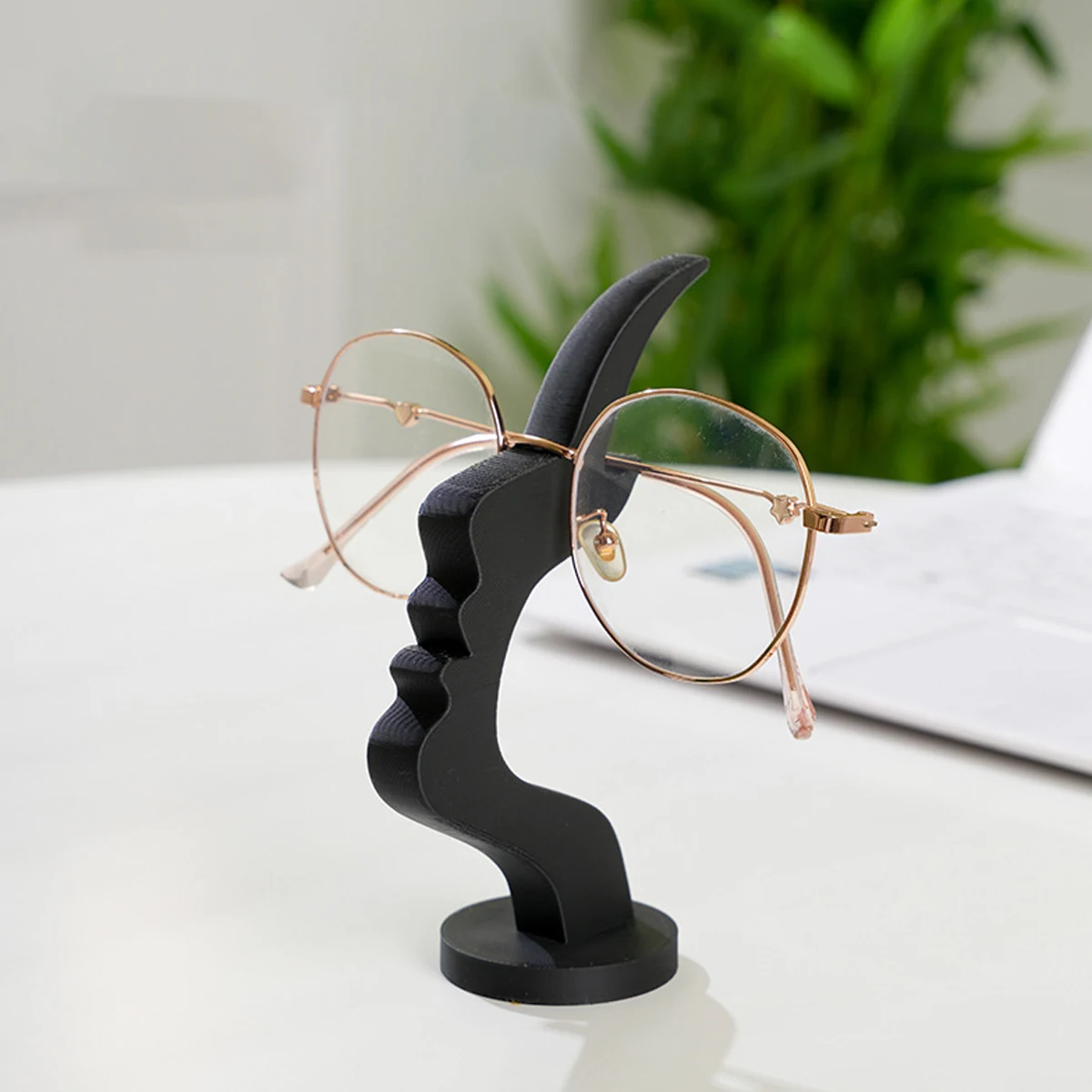 Elegant Face Glasses Stand 4