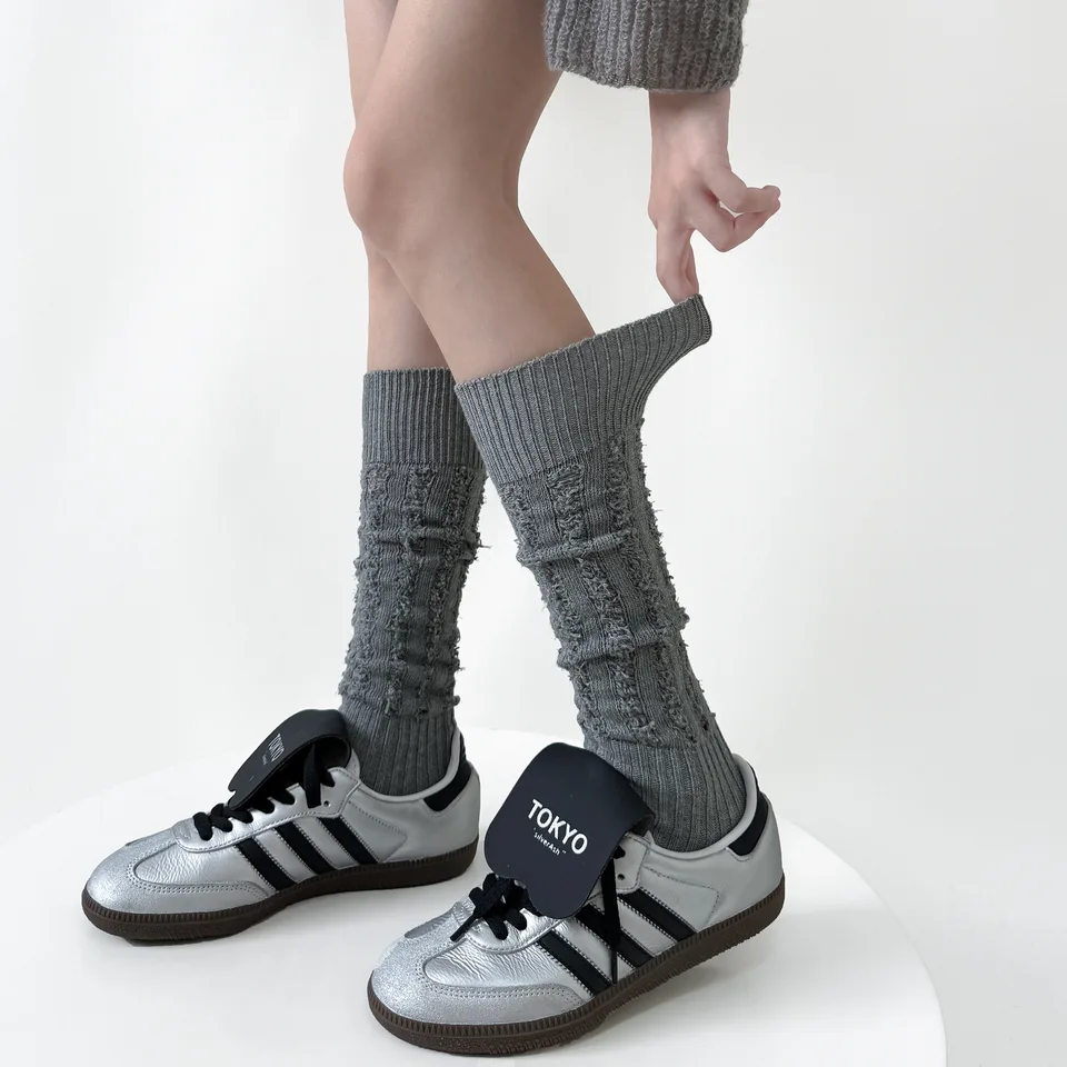 트렌디하고 귀여운 일본 패션: 여성용 단색 찢어진 긴 양말 스타킹