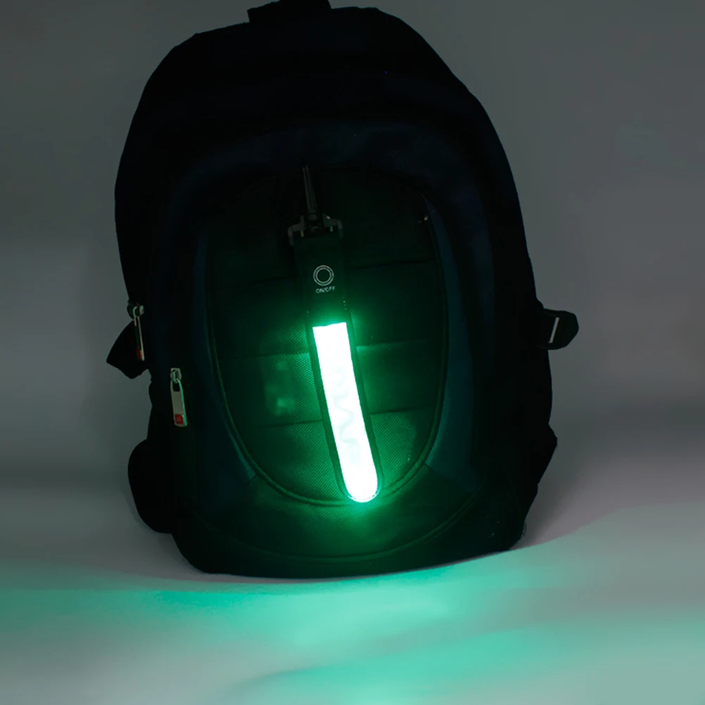 4Pcs LED 깜박이는 빛 반사 펜던트 3 가지 모드 야간 달리기를위한 빛나는 반사 라이트 스트립 안전 반사판 펜던트