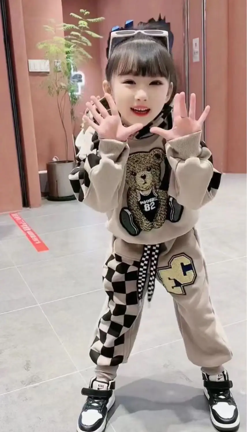 2-8 Jahre Frühling Herbst Mädchen Kleidungsset Cartoon Besticktes Bärenmuster Kapuzenpullover + Hose 2-teiliges Outfit für Kinder – Detail 4