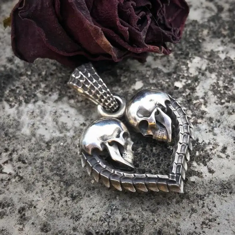 Gothic Double Skull Heart Pendant Necklace for Men Women Retro Personality Metal Pendant Couple Jewelry Gift