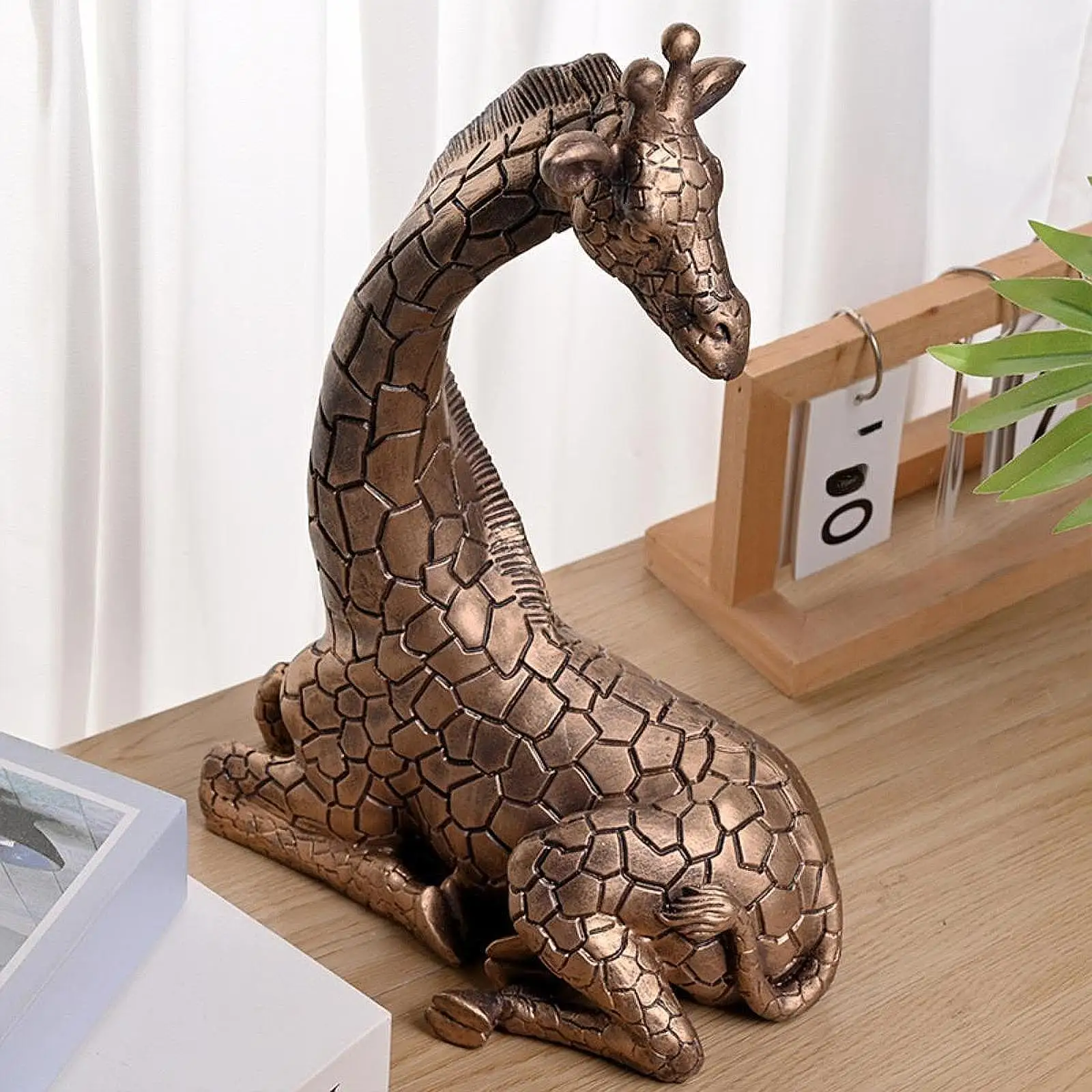 Decorative Giraffe Statue Animal Resin Figurine Sculpture Modern Ornament for Office Shelf Cabinet Housewarming Gift