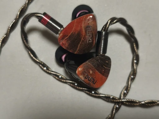 Fones de ouvido intra-auriculares híbridos HiFiGo DUNU x Gizaudio