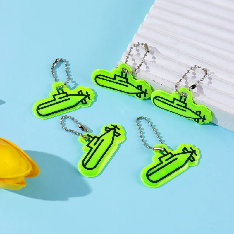 10PCS 형광 녹색 잠수함 모델 반사 펜던트 학생 책가방 장식 친구 교환 선물