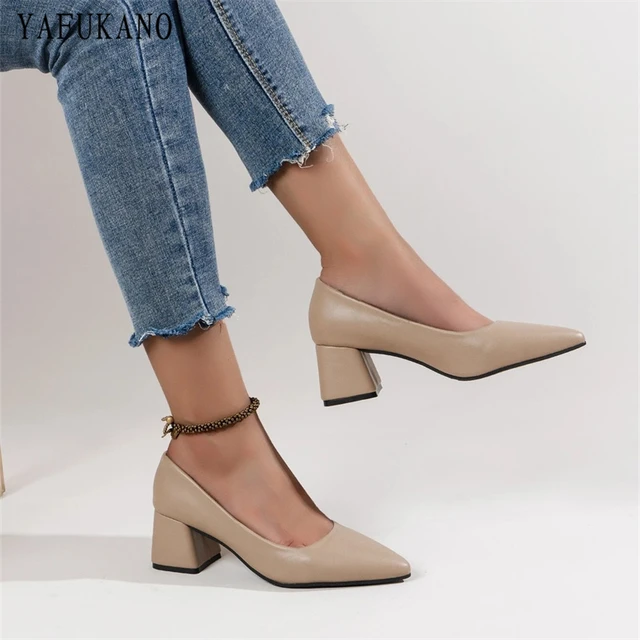 Graceland) Brown Heeled Court Shoes in Light brown | DEICHMANN