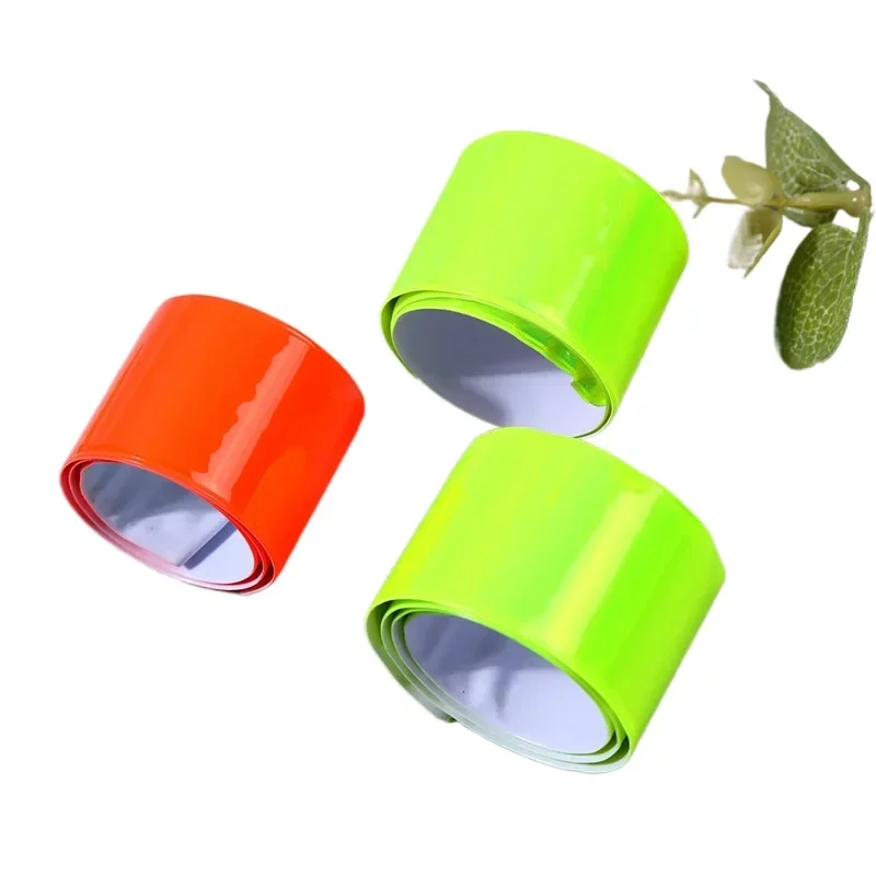 Reflective Wristband Slap Band Bracelets Armband Reflective Tape Bands Led Running Armband for Man Woman Kids Night Running Cycling Sports Safety