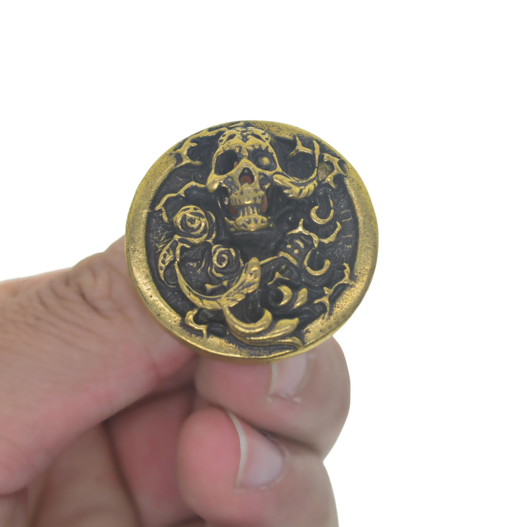 ゴシックパンクブラスコンチョ、大きな丸いコインねじ、ベルト、サドル