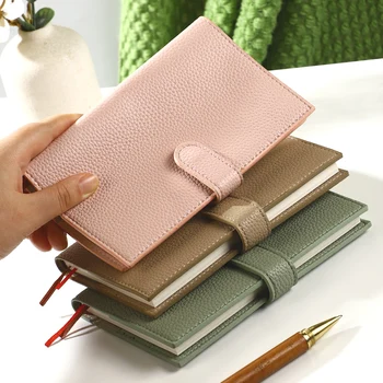 Quaderno settimanale A6 |   Cover compatta in pelle, ideale per On - the - Go Scheduling. Mantieni la tua settimana organizzata senza sforzo!