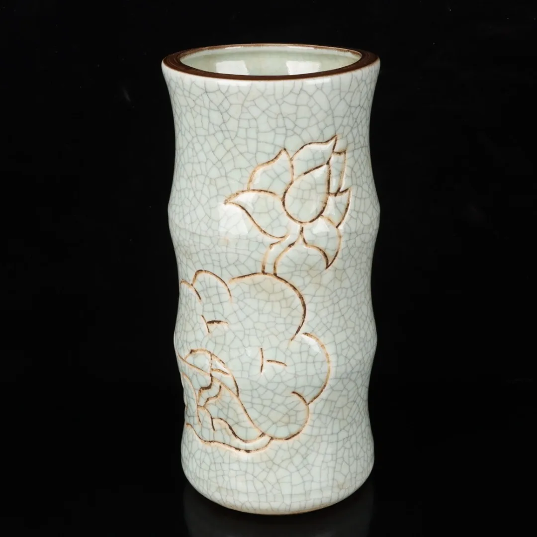 

Bamboo Joint Hat Tube Ge Kiln Piece Lotus Pattern Carving Household Handicrafts Porcelain Ornaments Decorations Fine Workmanship