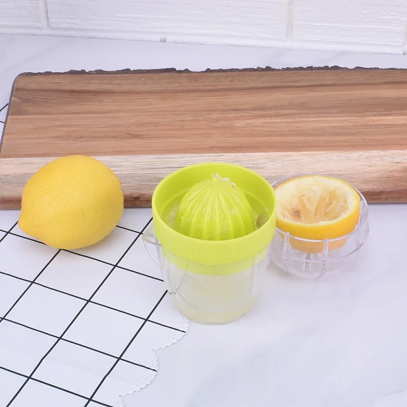 Portable Manual Juicer Orange Juicer Lemon Squeezer Multifunctional Fruit Juicer With Graduated Cup Kitchen Gadgets