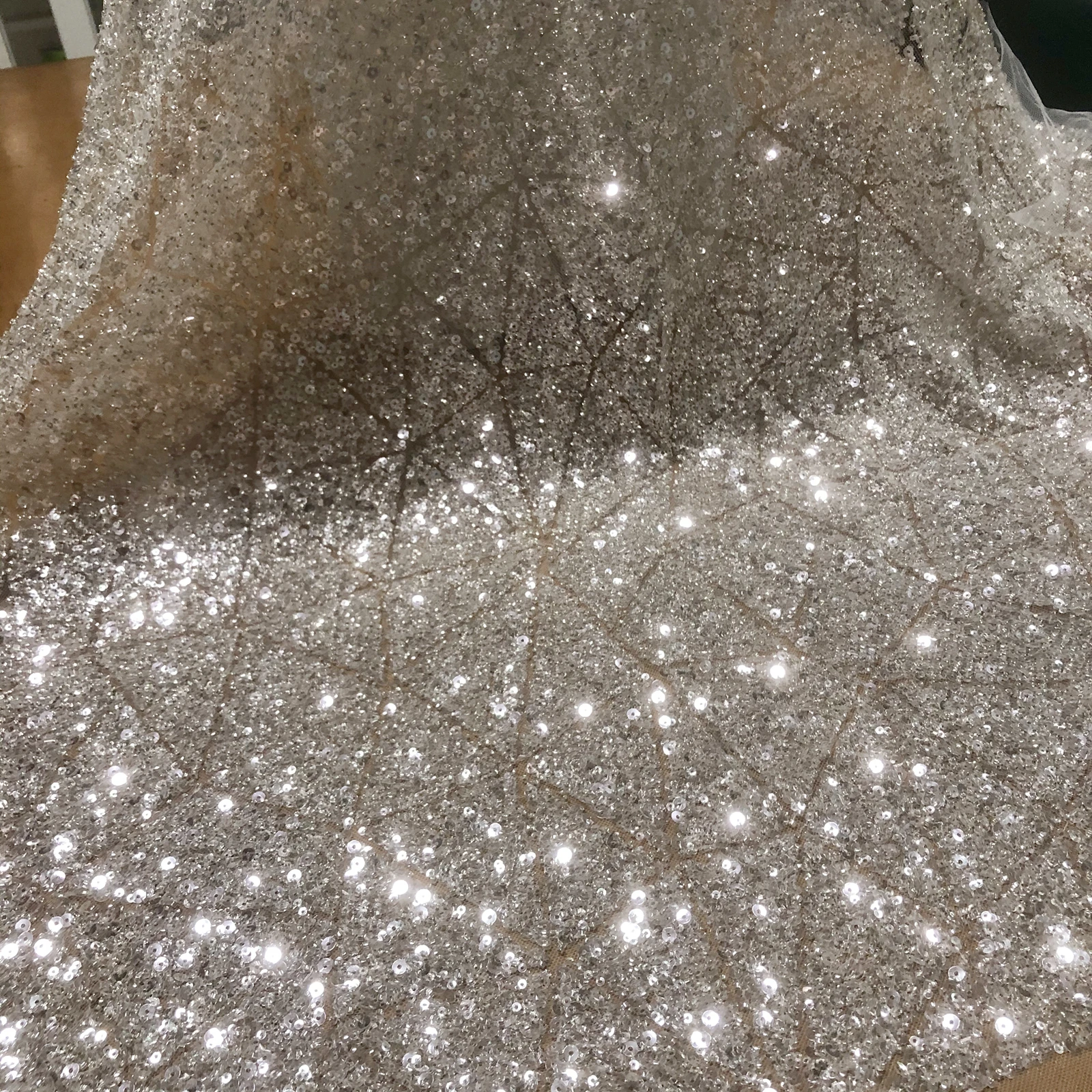 

Очень Блестящие Блестки, бусины, Тюль с вышивкой, Высококачественная кружевная ткань, подходит для высококачественных свадебных вечерних платьев