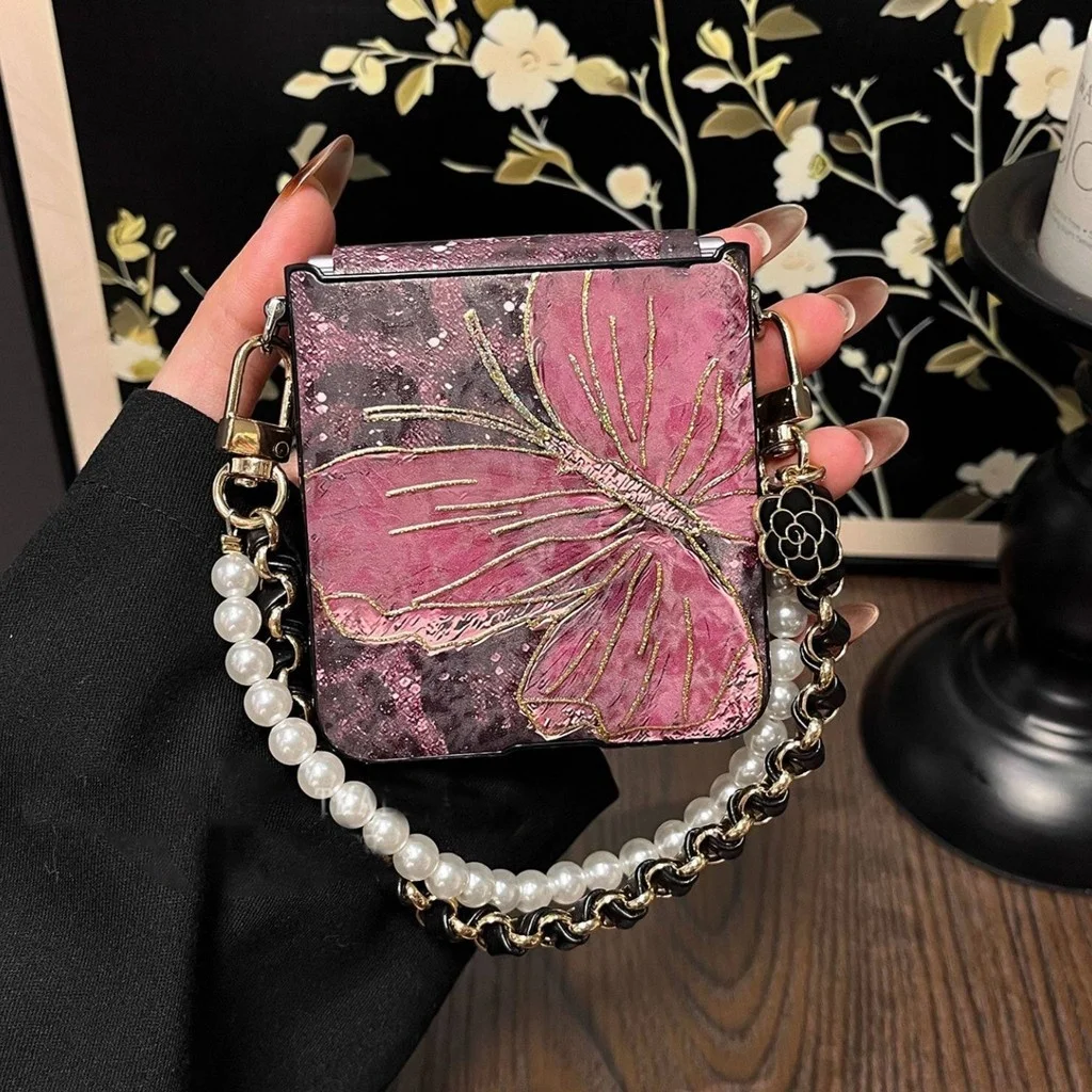 Charming Floral Glitter Phone Case with Strawberry Bracelet Chain