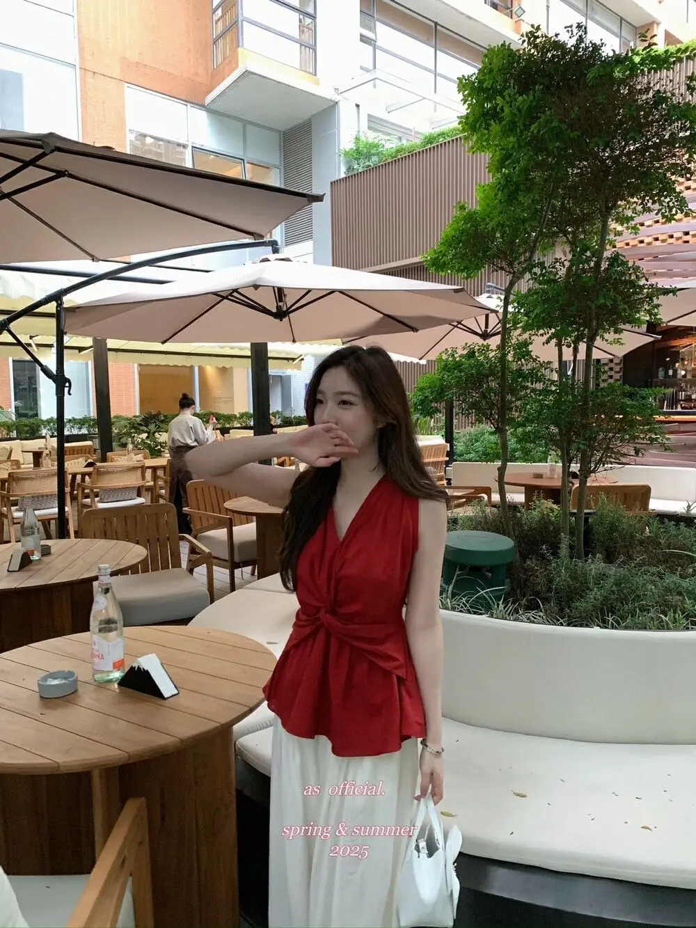 Designer Twist Knot V-neck Vest for Women 2025 Summer New Resort Style Niche Slim-fit Unique Sleeveless Top