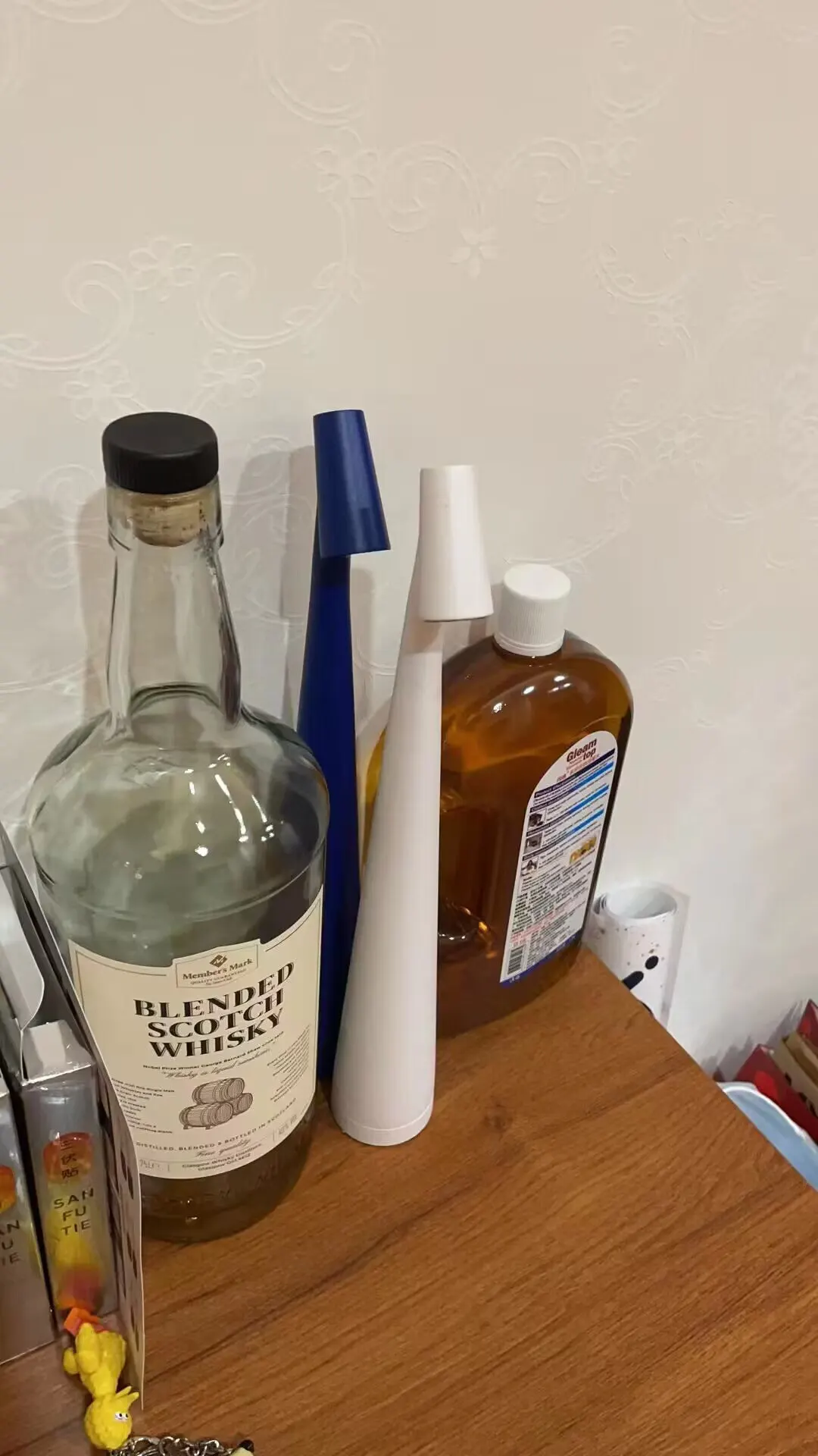 Designer's Elegance: Vertical Pole Desk Lamp with USB Charging, Infusing Luxury and Atmosphere to Your Bedroom or Workspace photo review