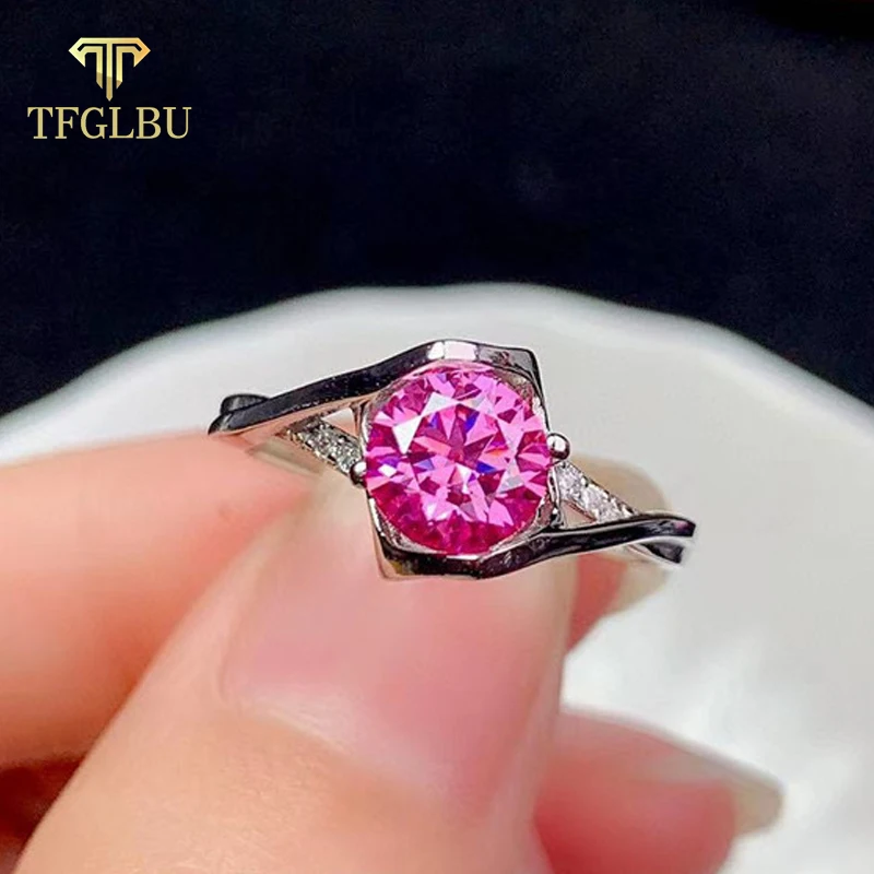 

Женское кольцо из серебра 925 пробы, с муассанитом