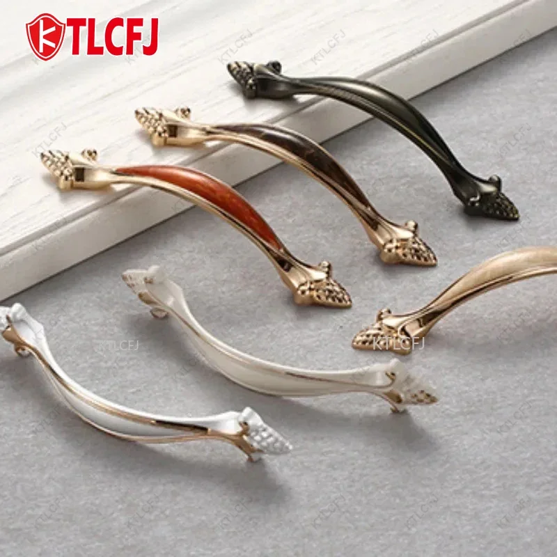 

KTLCFJ European Style Cabinet Door Amber Handle Modern Minimalist Wardrobe Cabinet Drawer Handle Zinc Alloy Furniture Handle