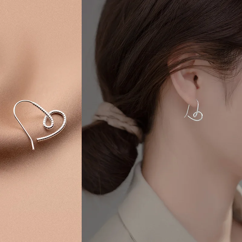 Design Semplice Colore Argento Intrecciato Hollow Love Heart Orecchini A Cerchio Per Le Donne New Fashion Ear Cuff Piercing Ciondola L'Orecchino Regal