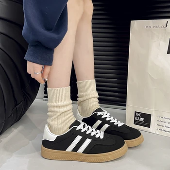 2025 nuove scarpe piatte di lusso primaverili scarpe da ginnastica classiche da donna da donna in pelle retrò taglio basso con lacci punta tonda casual 1