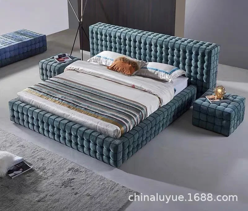 

Итальянская Минималистичная полностью матовая кожа, итальянские дизайнерские кубики Рубика тофу, большая матовая ткань, роскошная кровать для виллы