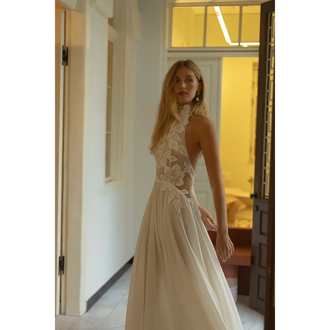 Tokyo Customized Flowing Draped Chiffon Wedding Dress Halter Neck vestidos de noche Large Floral Lace Appliques Evening Dresses