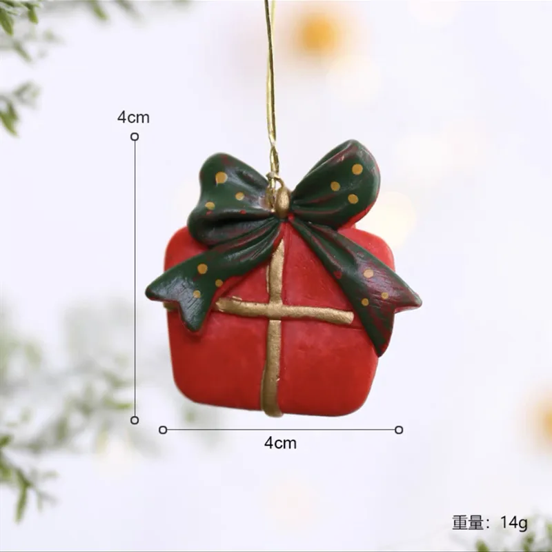 thumbnail image 1 of Adornos navideños de resina con forma de hombre de jengibre para árbol de Navidad 2023, adornos navideños para el hogar, regalo de Año Nuevo 2024, 1 of 5