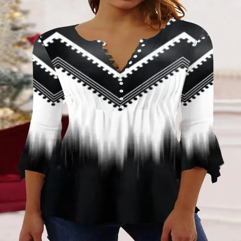 

Plus Size Women's Colorblock Printed 3/4 Sleeve V-neck Top