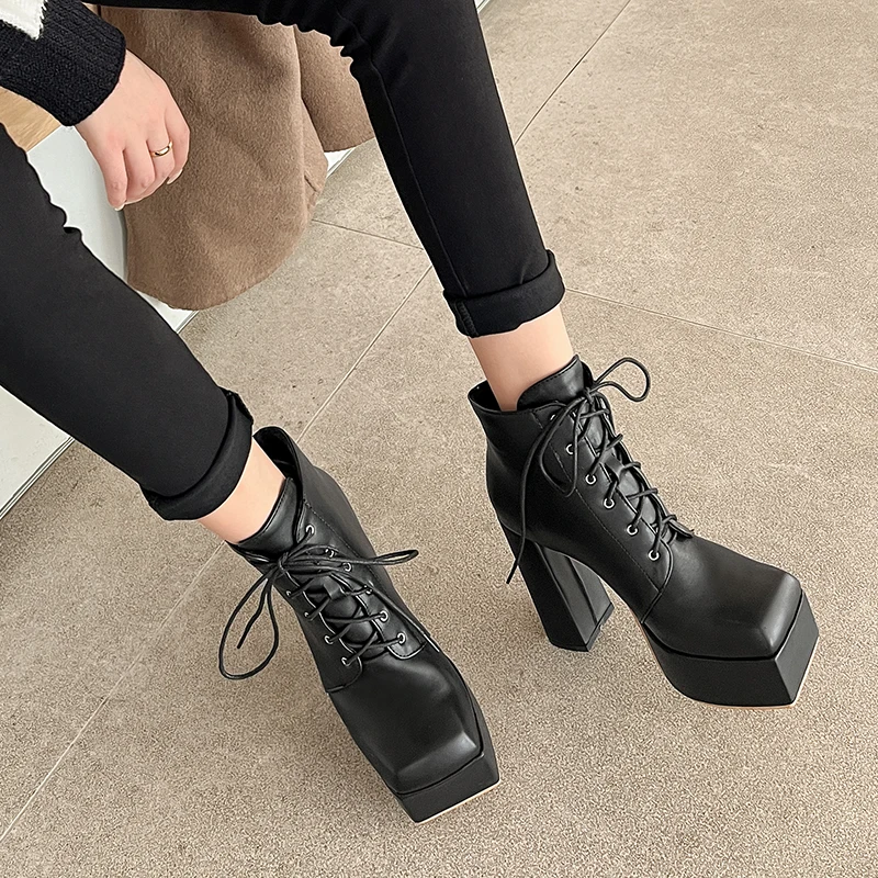 Quadratische Zehenpartie, hohe Plateau-Schnürung, einfarbig, sexy Damen-Stiefeletten, schwarze Lederstiefel, mattes Finish, Frühling und Herbst, neues High-End-Design, Runway-Modell-Stil, elegant, sexy, einfarbig, quadratischer Absatz, ultrastabil – Detail 13
