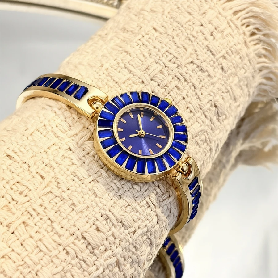 Opulent Gem-Studded Gold Watch for Women: Elevate Your Style with Vintage Glamour
