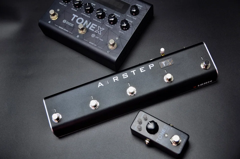 XSONIC AIRSTEP TX、TONEX ONE & PEDAL フットスイッチ、2つの