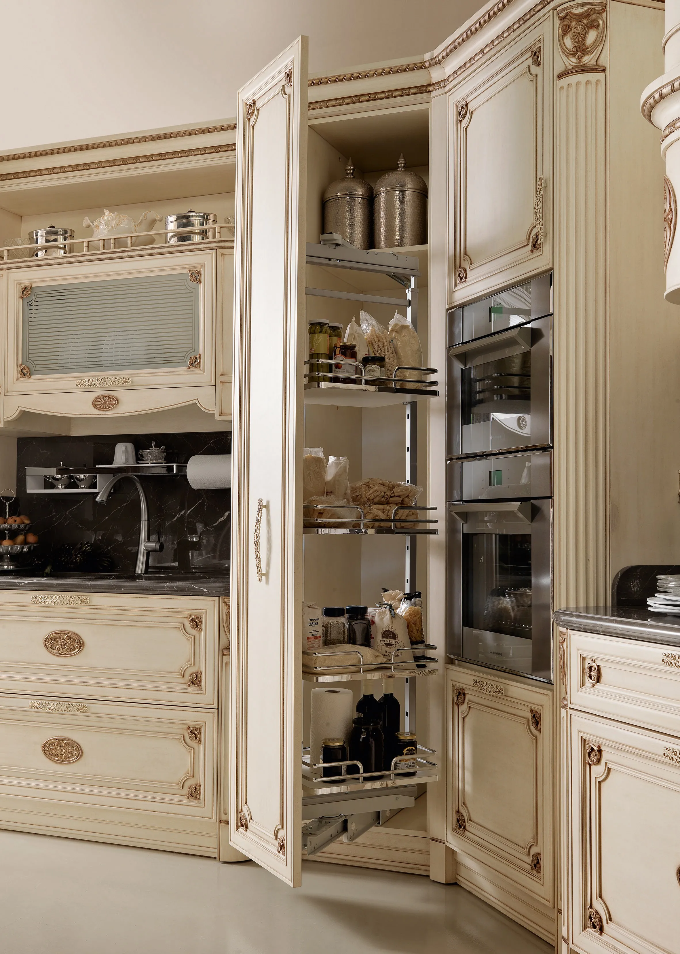 Clive Christian's #1 Half Million Dollar Kitchen, image size:2362x3312