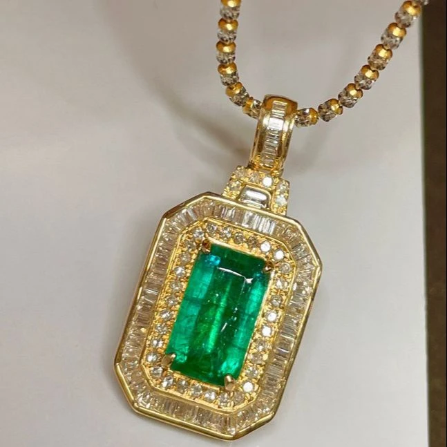 LR Fine Jewelry 18K Solid Gold Green Emerald Pendant Emerald 2.45ct