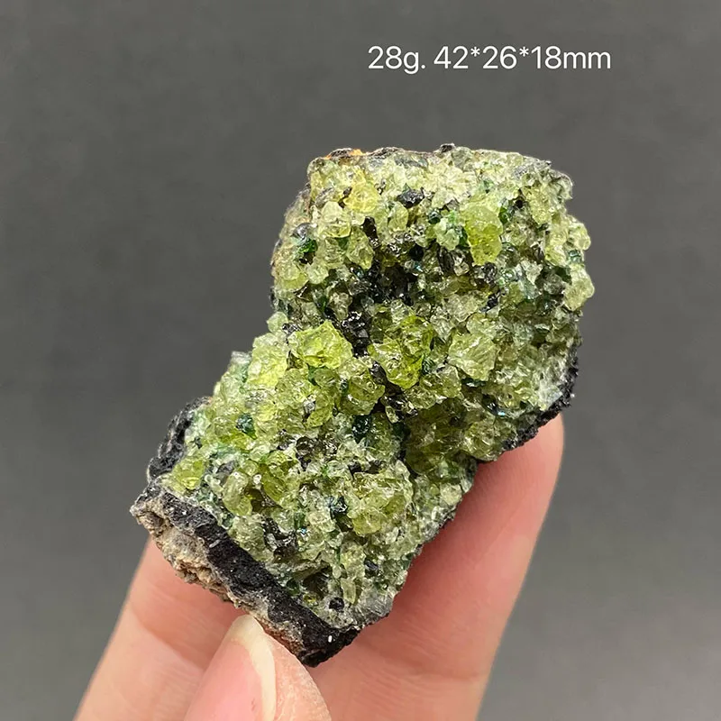 100%  Natural  Peridot Mineral Specimens Stones and Crystals Healing Crystalfrom China