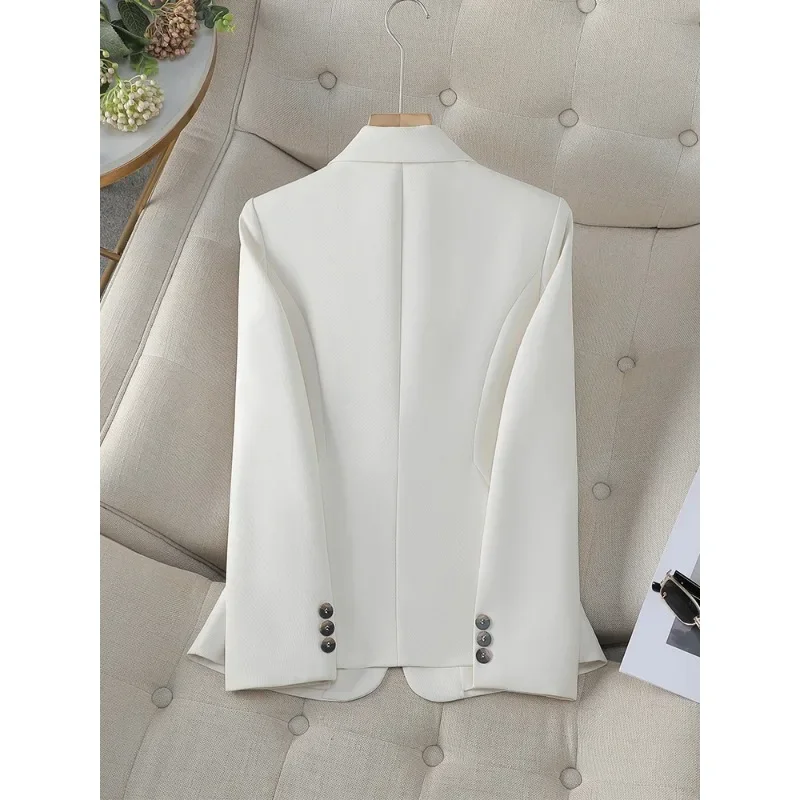 Рисунок 4 - Женский однотонный блейзер с длинным рукавом