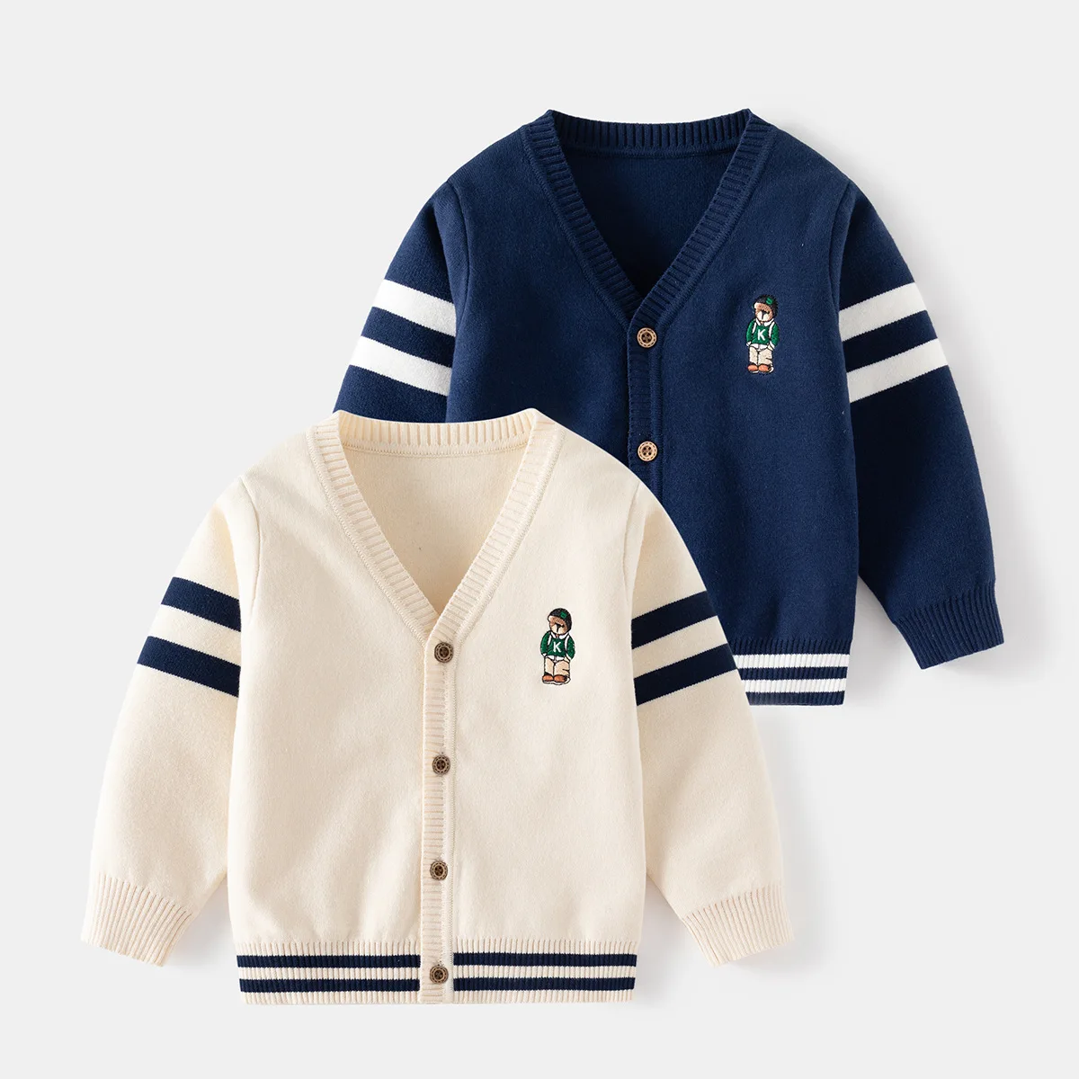 

New Arrival Boys Sweater with Bear Pattern in Pure Cotton Kids Fall Winter Cardigans Children Clothes