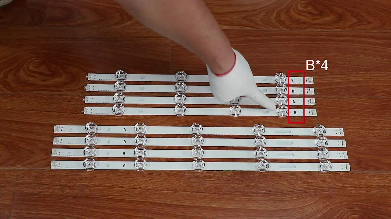 Unghie A Pressione Square Extra Corto Marrone E Beige Con Disegno Di C – Nail IT Studio - Foto 7