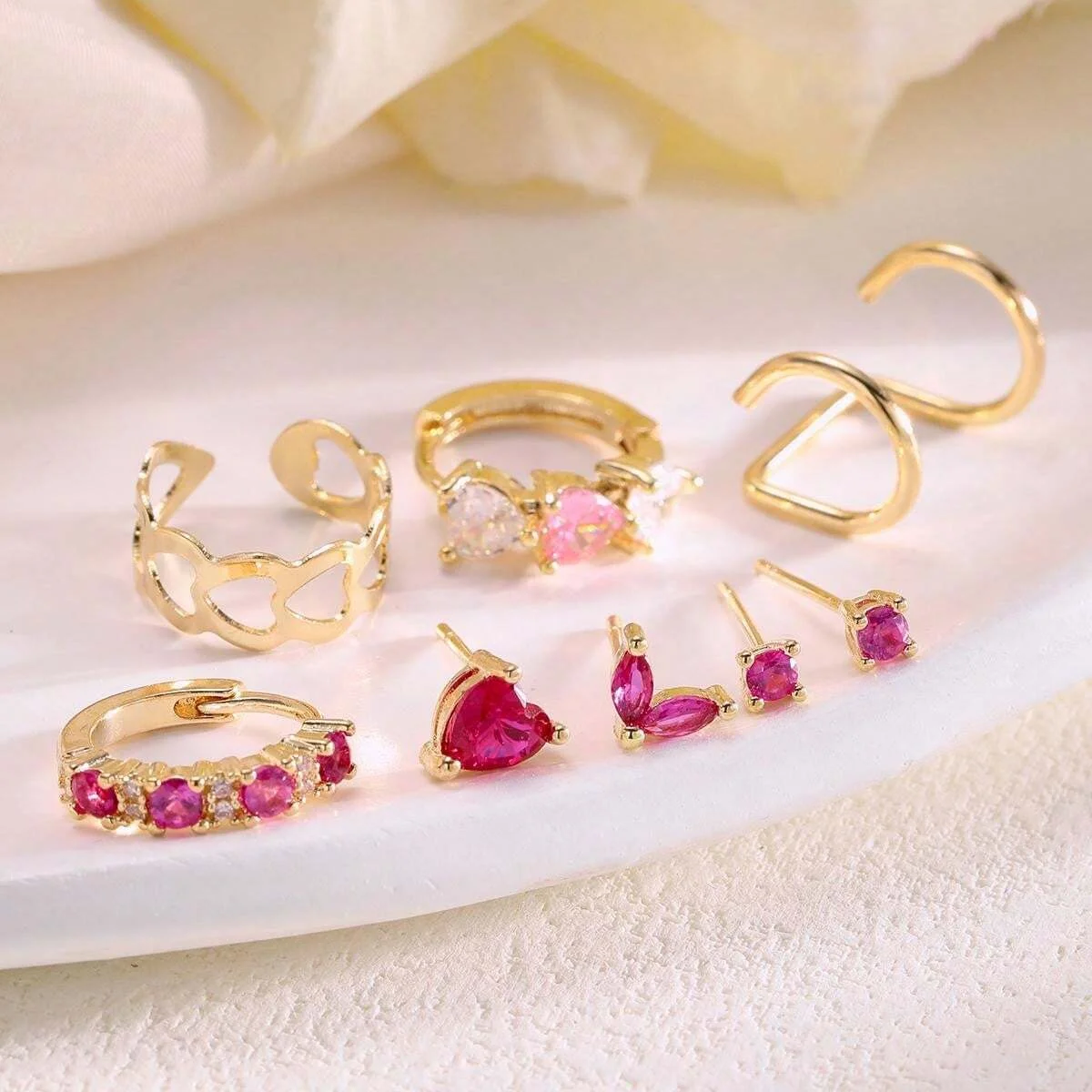 Gold Color Simple Heart Zircon Ear Cuff Clip on Earring for Women No Pierced C Shape Pink Crystal Earcuff Ear Wrap Clips Jewelry