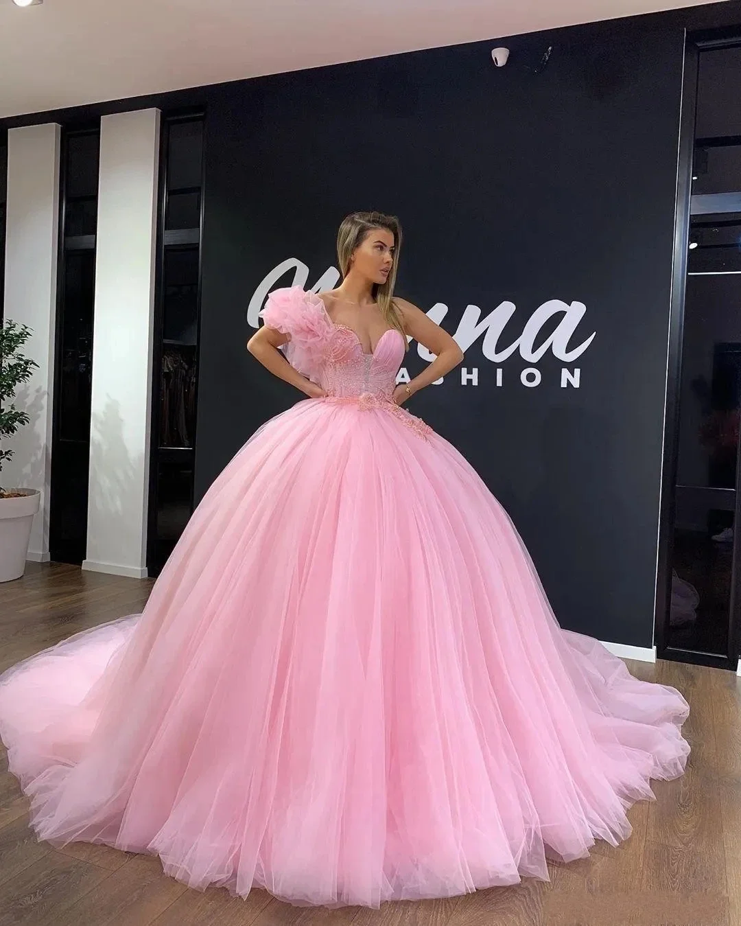 

Pink One Shoulder Quinceanera Dresses Masquerade Ball Gown Vestidos De 15 Anos Applique Formal Princess Birthday Party Gowns