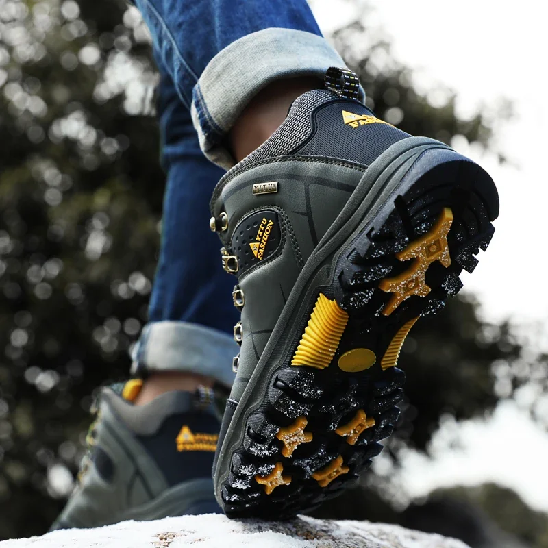 Brand Men's Boots Winter Men Casual Plush Warm Men's Snow Boots Waterproof Leather Luxury Sneakers Outdoor Winter