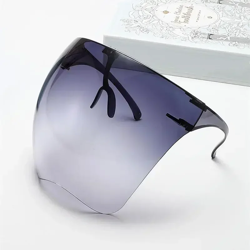 Lunettes anti-lumière bleue pour ordinateur portées par un homme souriant, protection écran confortable au travail.