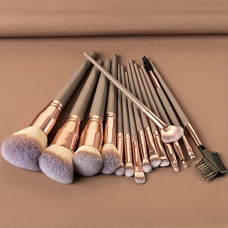 Set 15 pennelli trucco multicolore kit professionale per viso_voghion.com