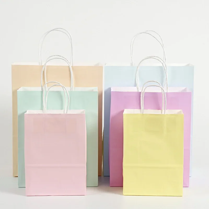 thumbnail image 1 of 10/30/50 piezas Bolsas de papel Bolsas de embalaje de regalo de dulces Decoración de fiesta de cumpleaños de Navidad para niños Suministros para baby shower Decoración de boda, 1 of 4